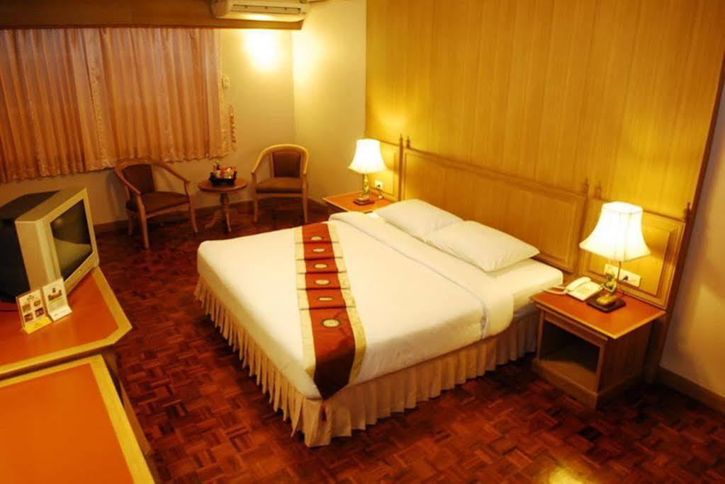 Silom Village Inn Bangkok Zewnętrze zdjęcie