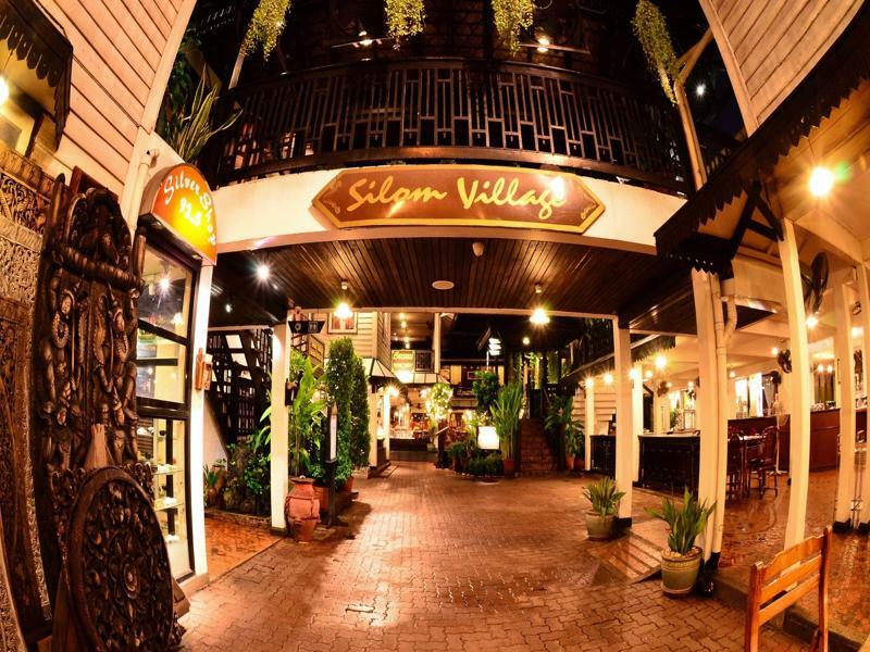 Silom Village Inn Bangkok Zewnętrze zdjęcie