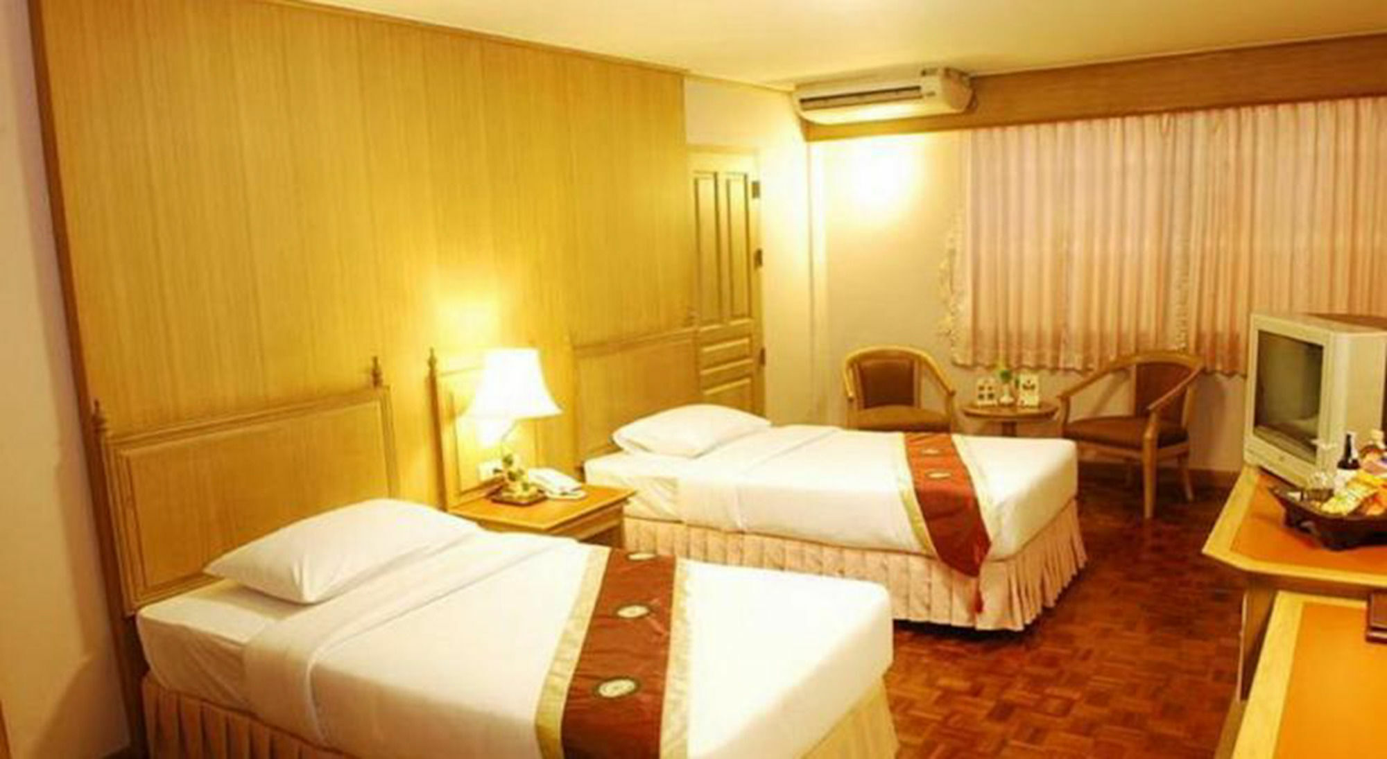 Silom Village Inn Bangkok Zewnętrze zdjęcie