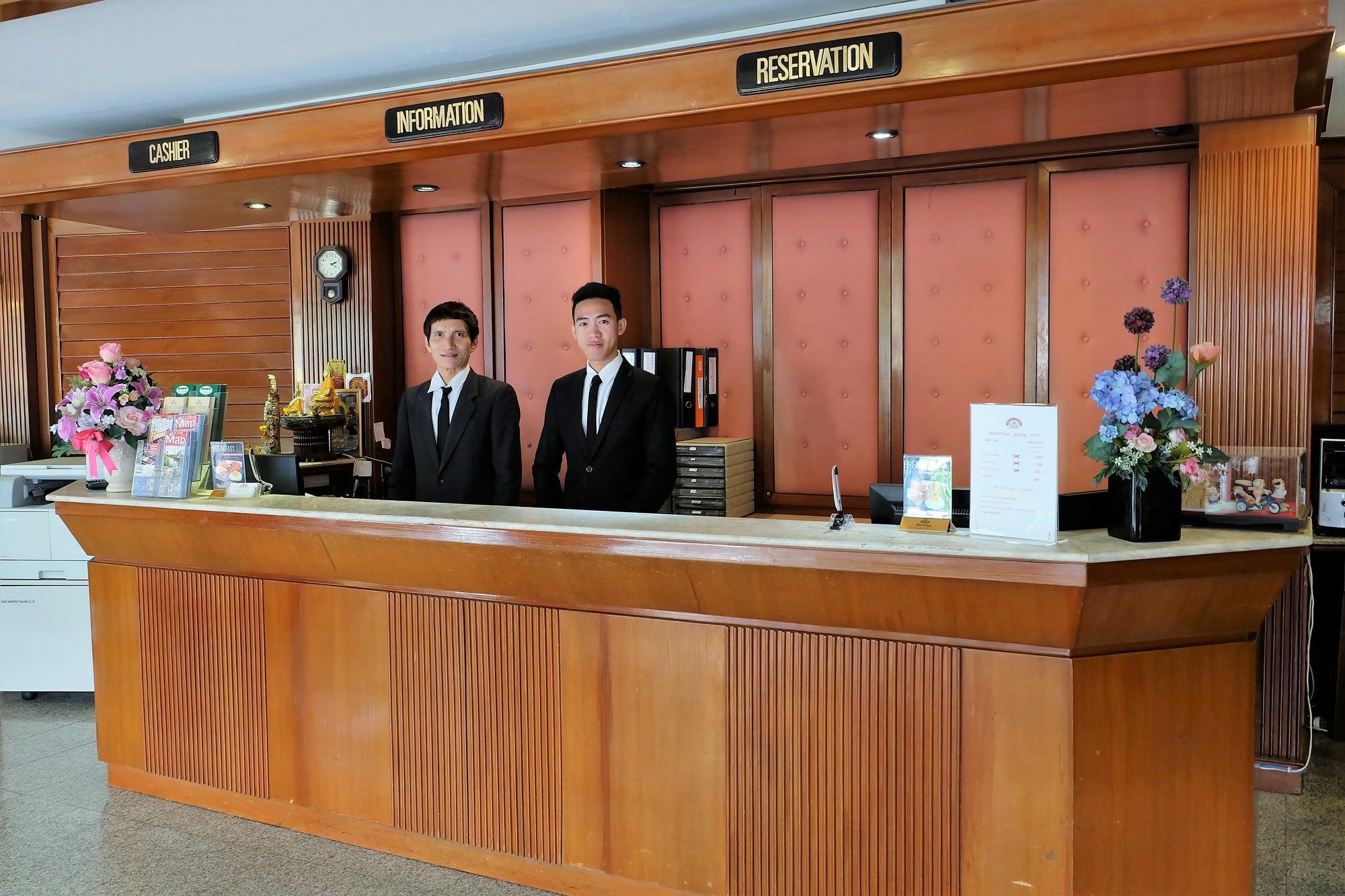 Silom Village Inn Bangkok Zewnętrze zdjęcie